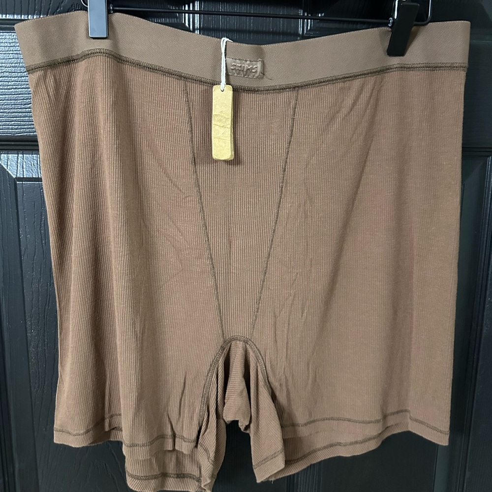 SKIMS Brown Ribbed Boxer Shorts